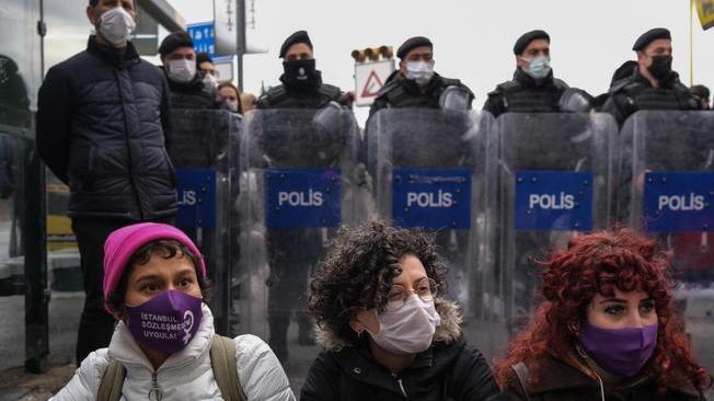 Turchia: sondaggio,52% boccia ritiro da Convenzione Istanbul