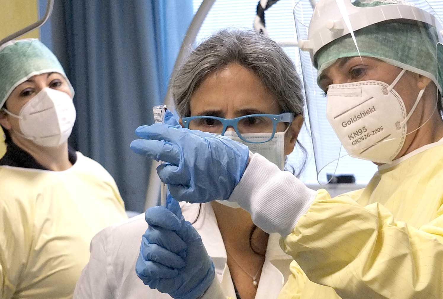 Coronavirus, undici ricoveri e altri 226 positivi nel Ferrarese