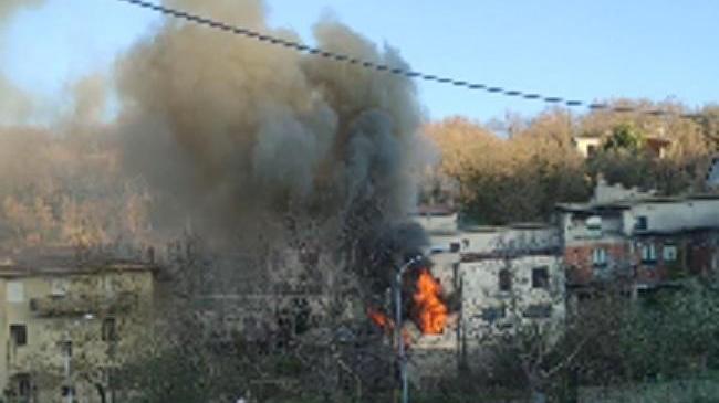 L'incendio causato dall'esplosione nella casa di Ollolai