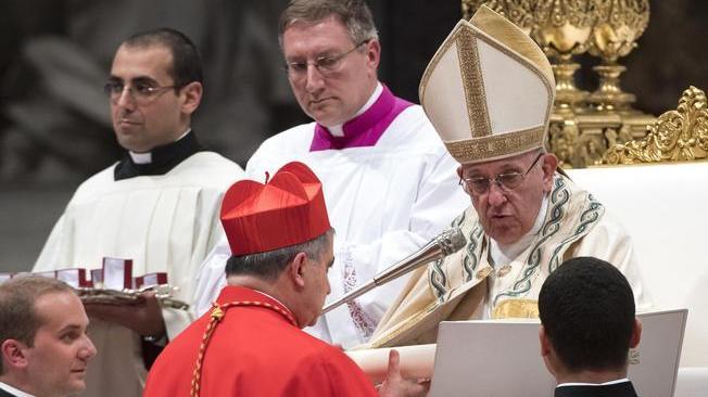 Il Papa ha celebrato la Messa del Giovedì Santo con Becciu
