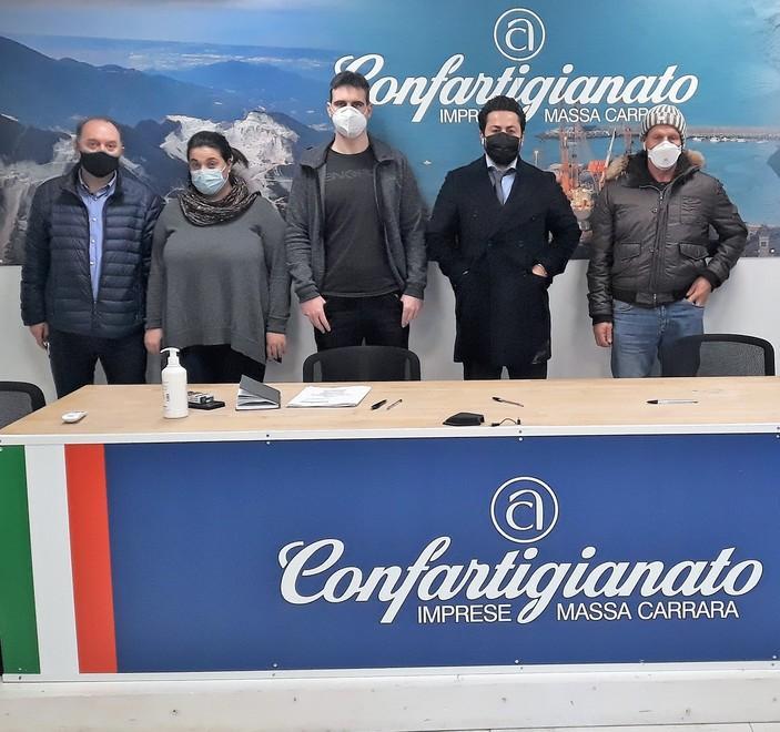 I servizi auto con conducente pronti a fare i taxi-vaccino