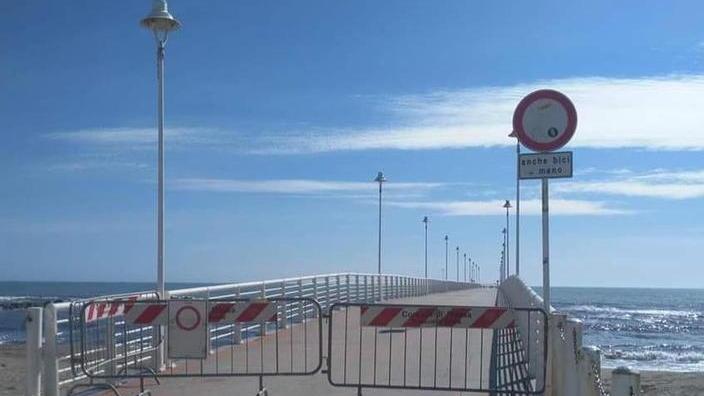 Massa, mail bombing per contestare la chiusura di parchi e spiagge