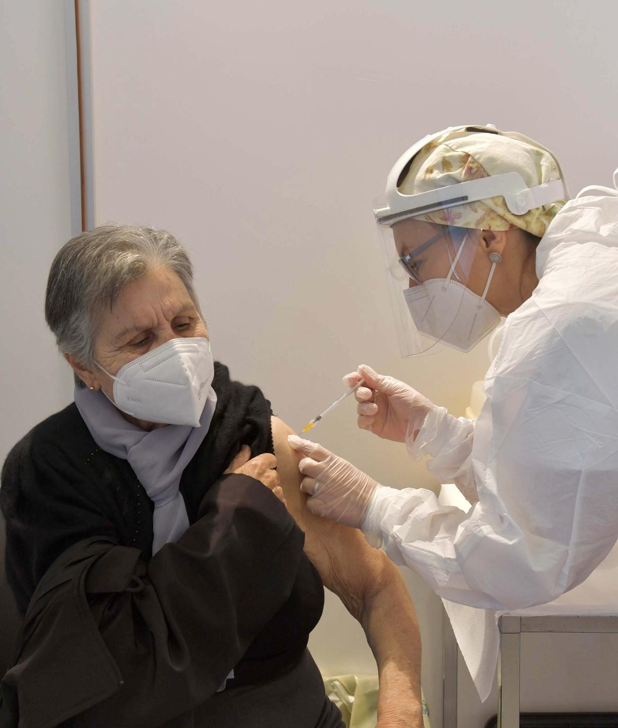 Nuova impennata dei contagi Bosa, positivi sanitari vaccinati 