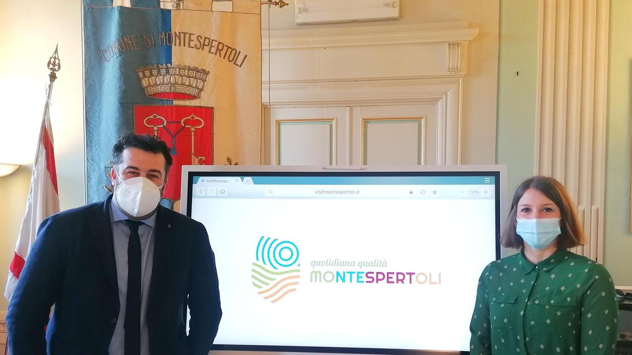Il sindaco di Montespertoli Alessio Mugnaini e l'assessora alla cultura e al turismo Alessandra De Toffoli