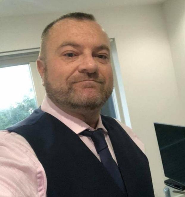 Muore imprenditore di 48 anni stroncato da un male 
