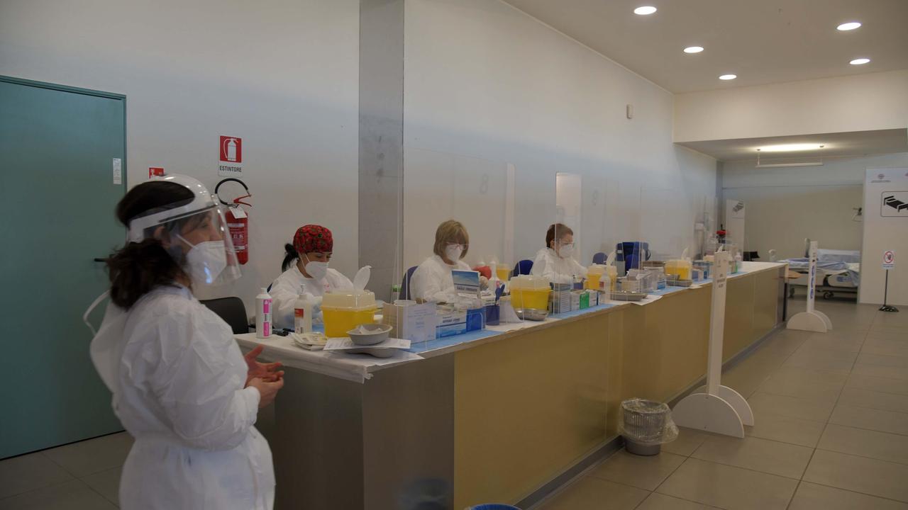 La Sardegna accelera sui vaccini: 18mila in due giorni ma ora mancano le dosi 