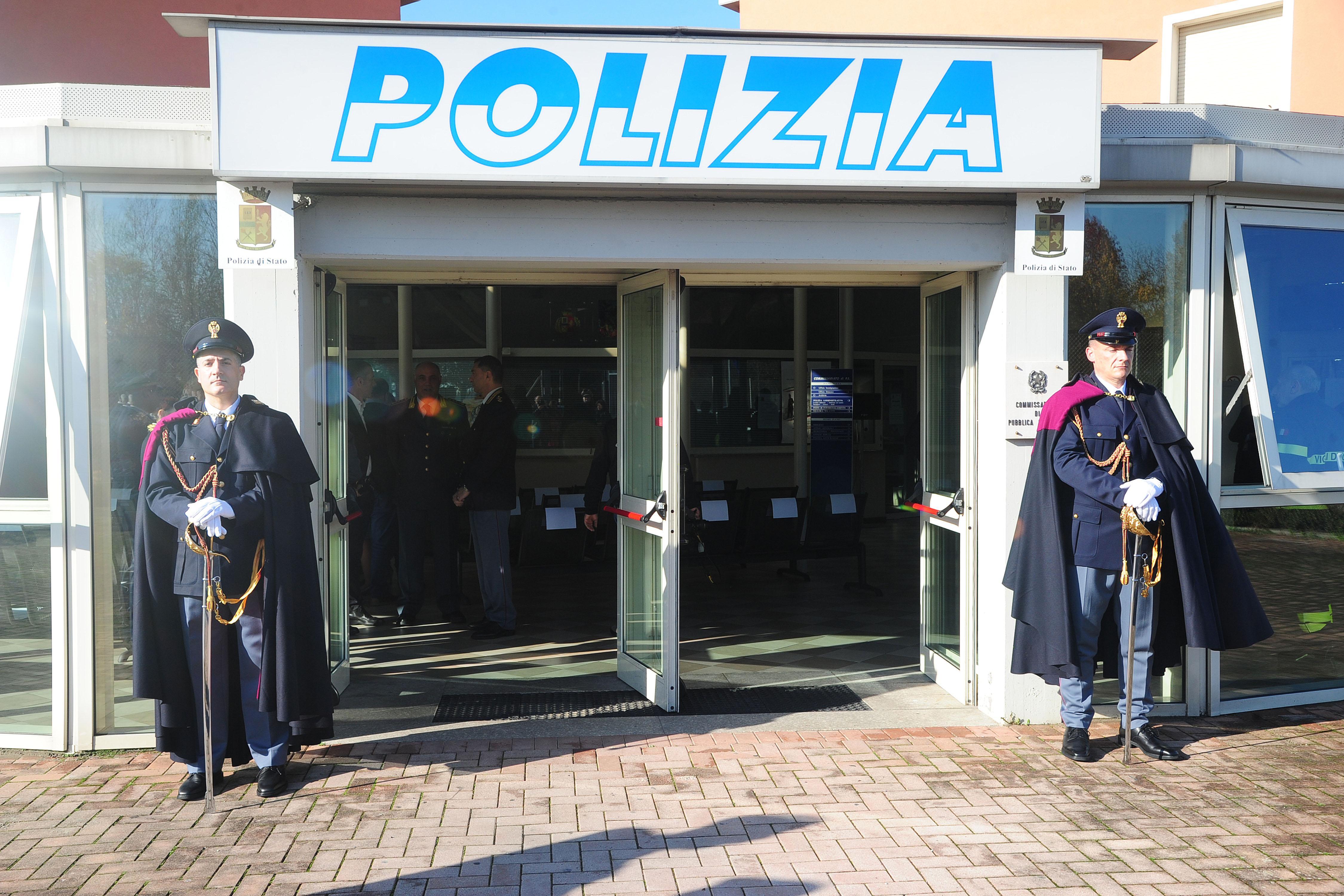 Carpi, bimbo rimane sul treno che parte: gli agenti lo riportano ai genitori