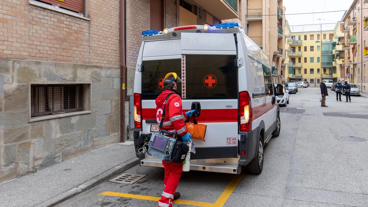 Un volontario della Croce rossa italiana (foto d'archivio)
