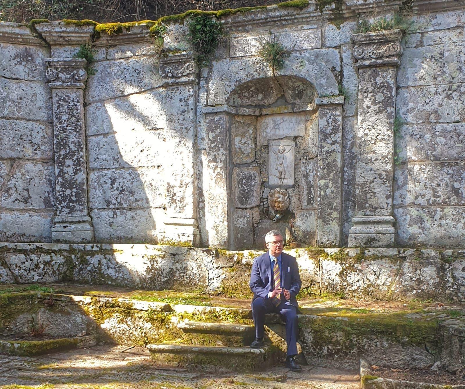 Alessandro Barbero durante le riprese