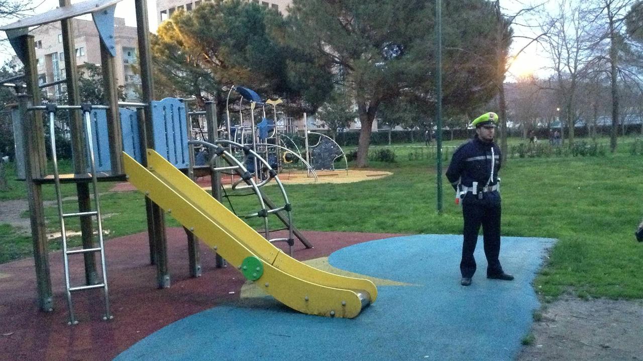 Il giardino di via Colombo, uno di quelli che rimarranno chiusi per tre giorni