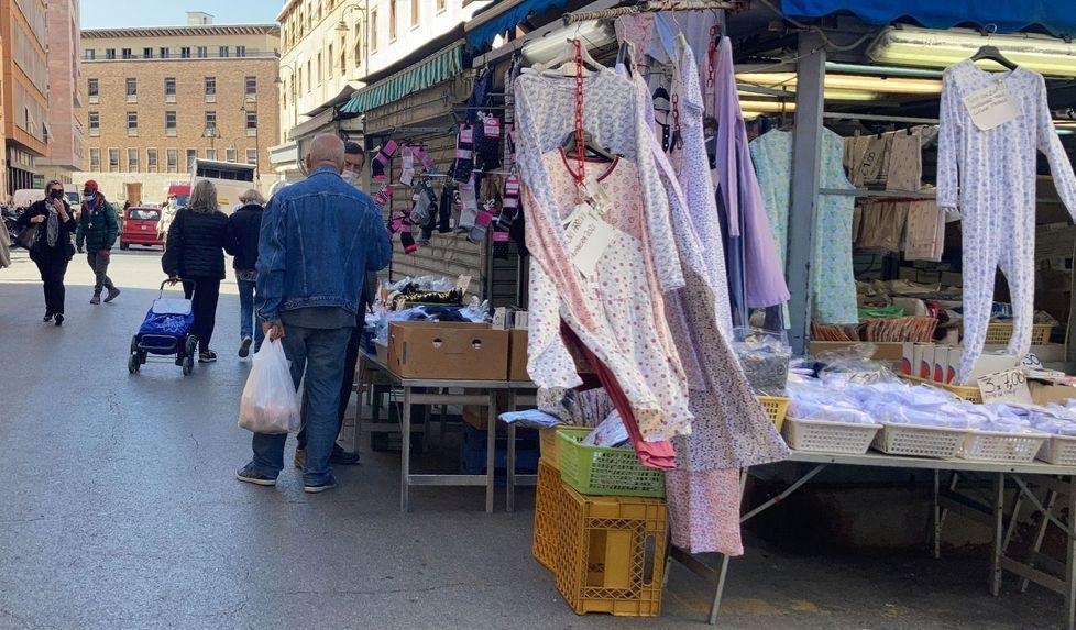 Uno dei banchi che ha riaperto i battenti (foto Marzi)
