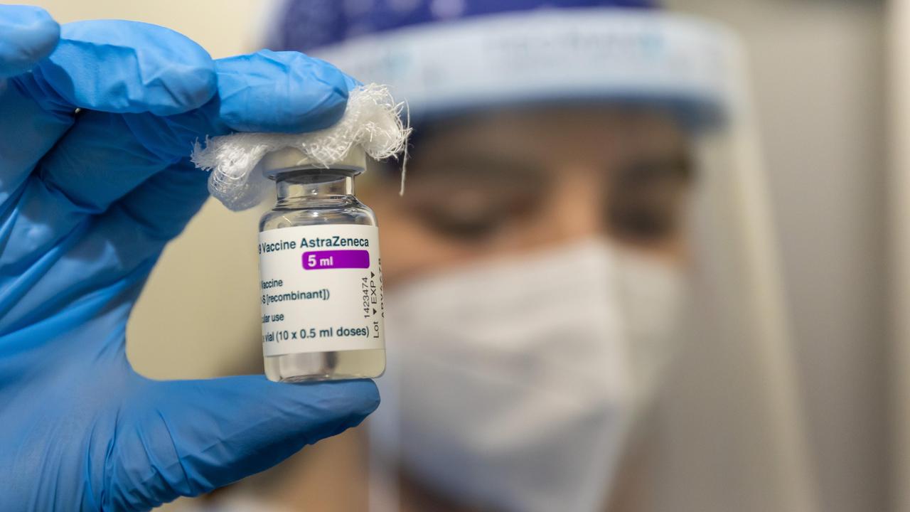 Riaperte (e subito esaurite) le prenotazioni con AstraZeneca per chi ha tra 70 e 79 anni