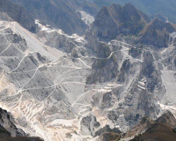 Carrara, cauto ottimismo per risolvere il nodo dei fossi alle cave 
