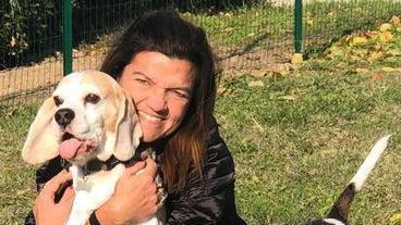 L’idea geniale di Enrica: collari e guinzagli prodotti col “paracord”