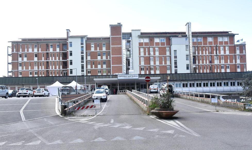 Massa e Volterra unite «Pretendiamo il diritto alla salute»