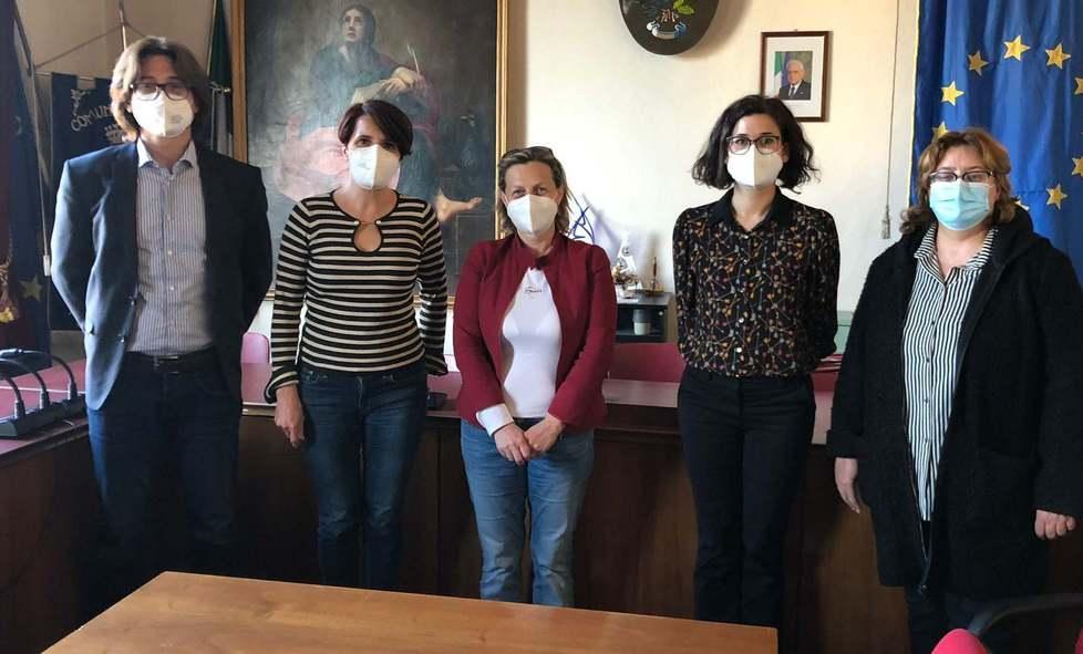 Più servizi o orario ampliato con la gestione Farmavaldera