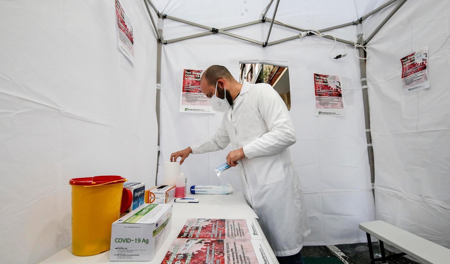 Vaccini, in campo anche i farmacisti 