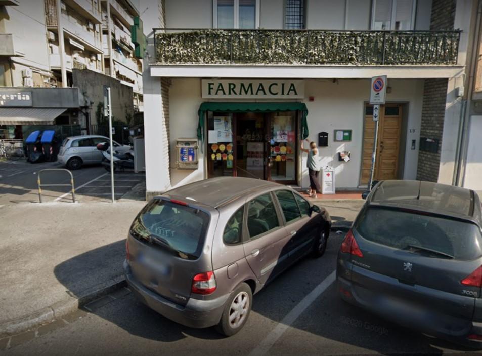 La farmacia Falchi di via Roma