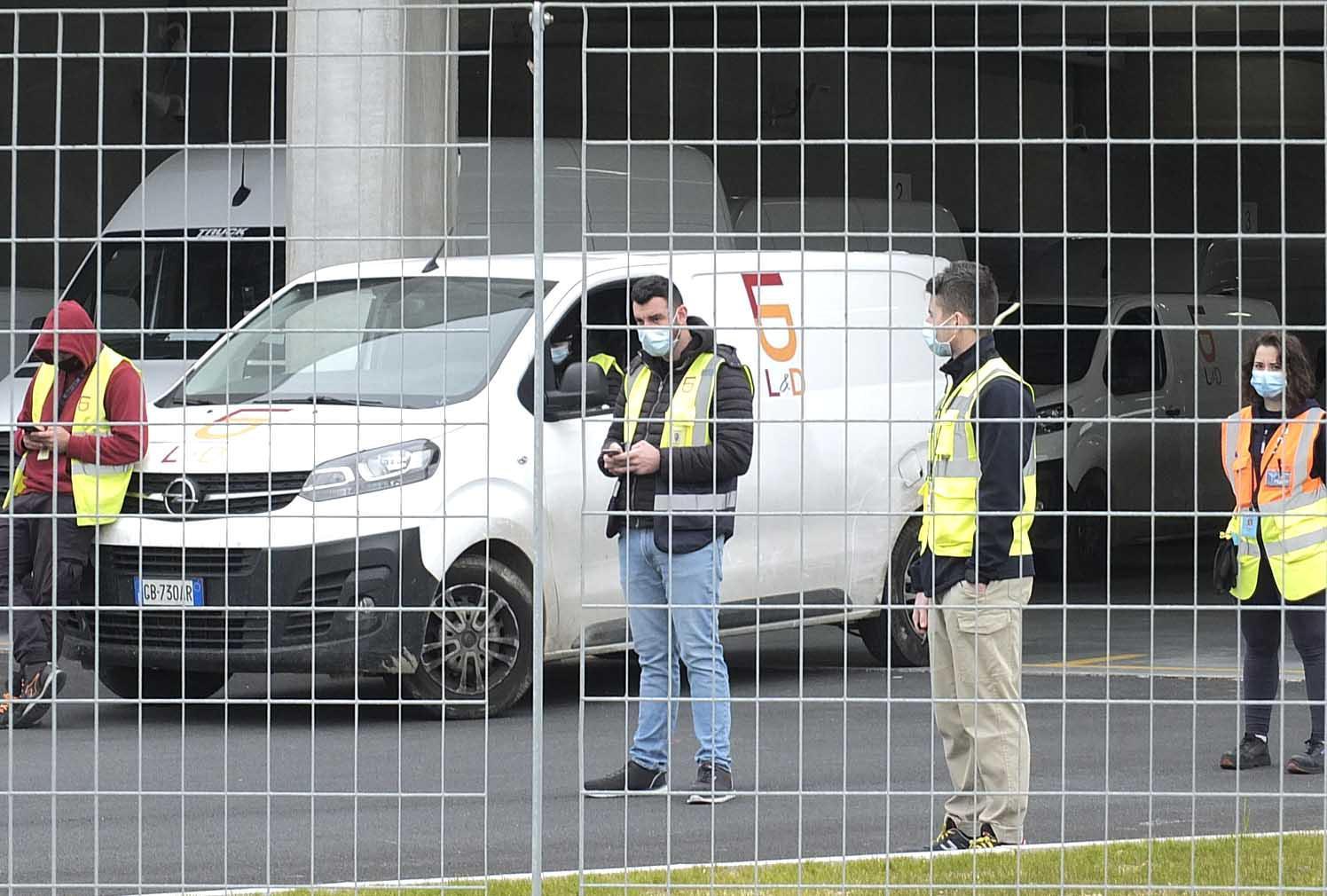 Da imprenditori a corrieri di Amazon per 14 ore al giorno 