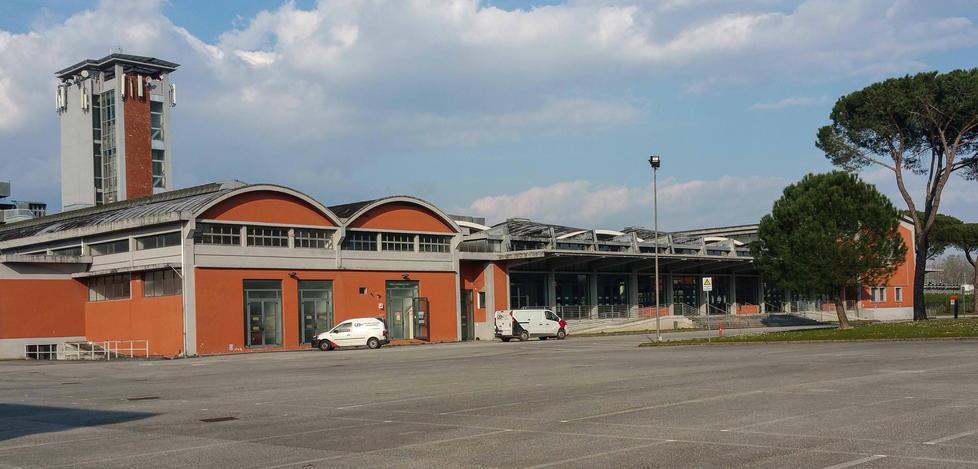 Vaccini anti-Covid, polo fiere in attesa 