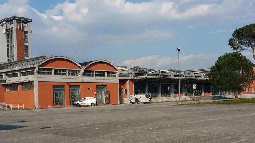 Vaccini anti-Covid, polo fiere in attesa