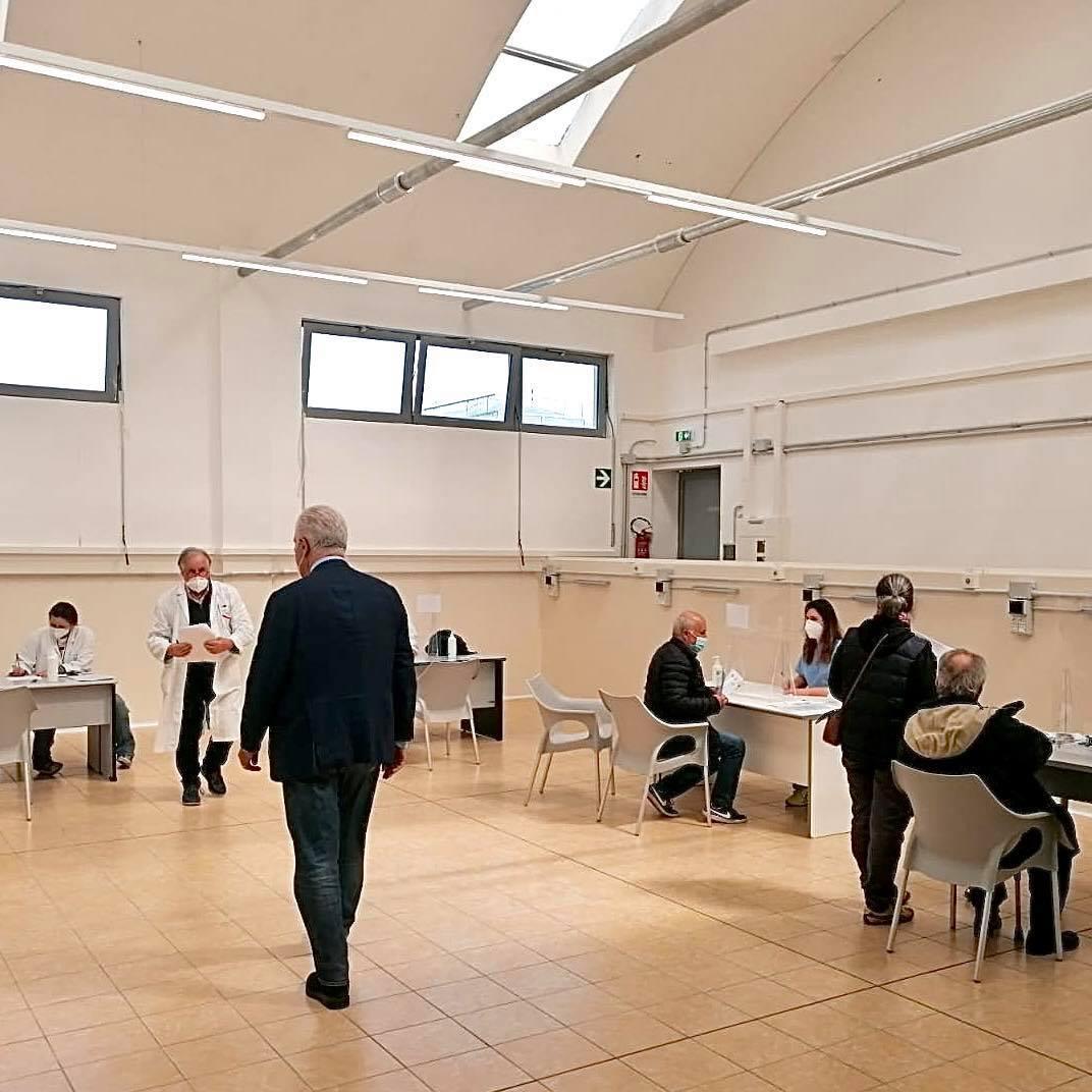 Il presidente della Regione Eugenio Giani al Centro Covid Pegaso