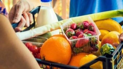 Alimentari e market chiusi «Questo è il colpo di grazia»