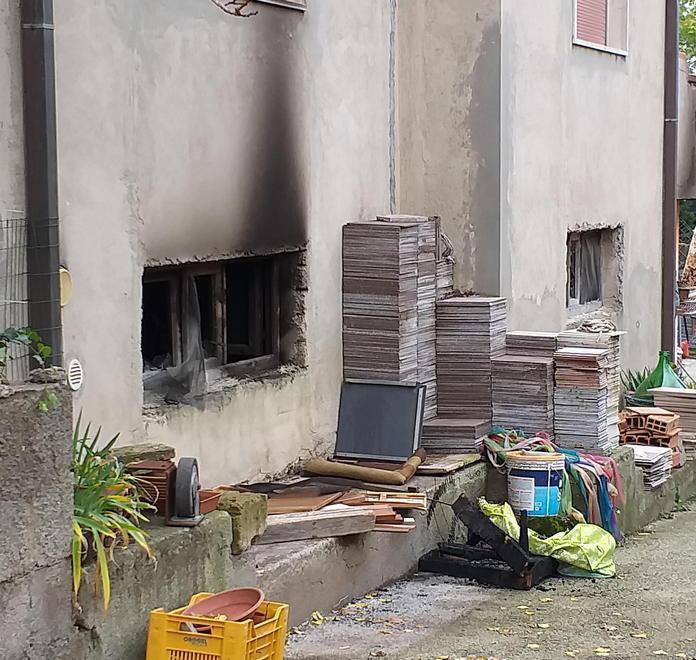 Lo scoppio, poi il fuoco e la corsa tra le fiamme 