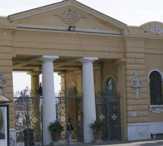 Estumulazioni e lavori di riqualificazione ai cimiteri comunali 