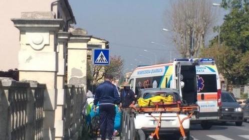 Giovane investita da un’auto sulle strisce