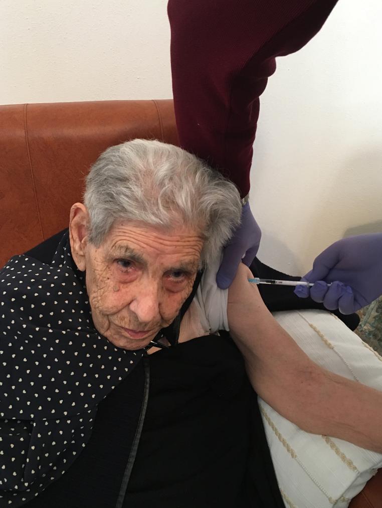 La centenaria adesso è immune 