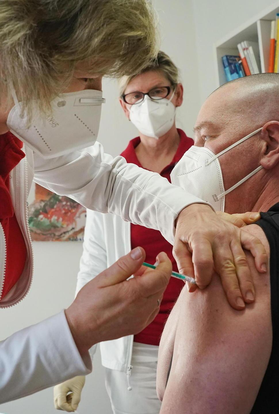 In campo anche i medici di famiglia: nuovo hub in via Aosta