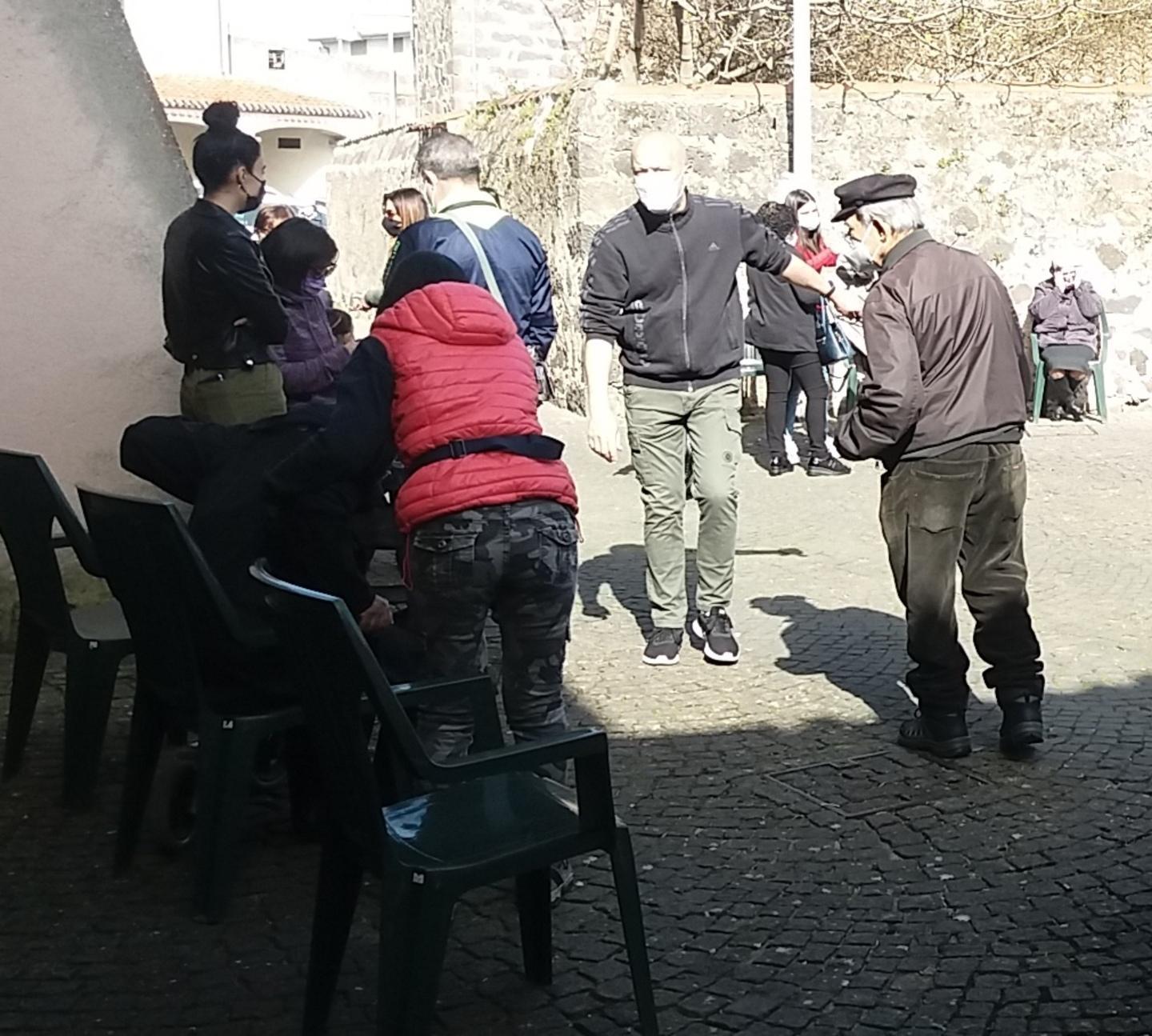 Impennata di contagi e vaccini a quota 24.838 