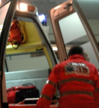 Cade dal ponteggio, operaio gravissimo 