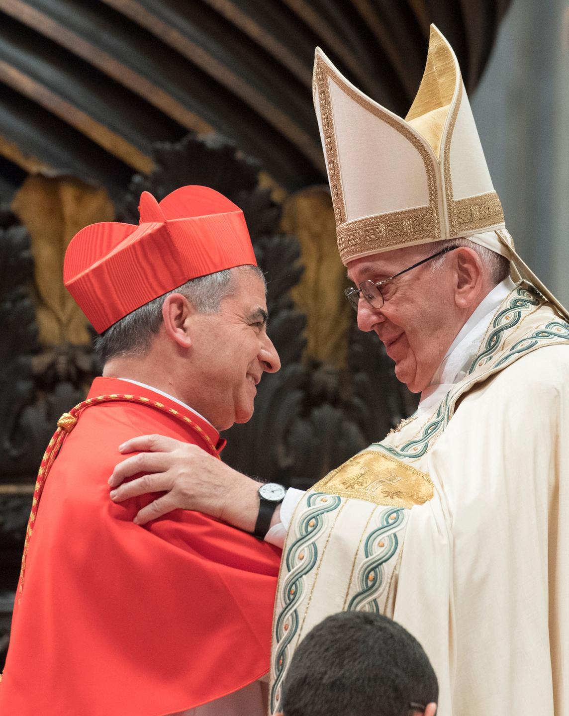 Parla il fratello del cardinal Becciu: «In un gesto la vicinanza del Papa alle sofferenze di un accusato» 