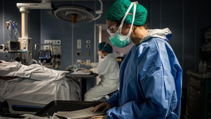 Coronavirus, muore pochi giorni dopo il padre. Tra le vittime anche un uomo di 45 anni 