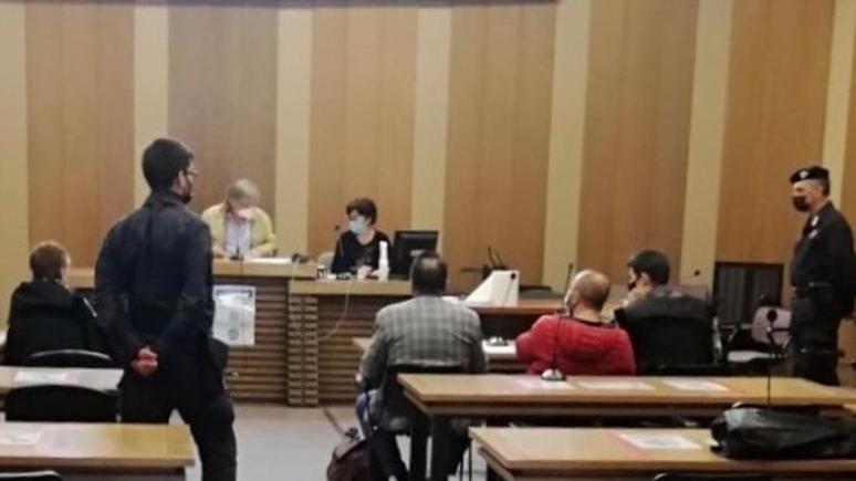 Novellara, senza mascherina minaccia un carabiniere: «Ti taglio la testa»