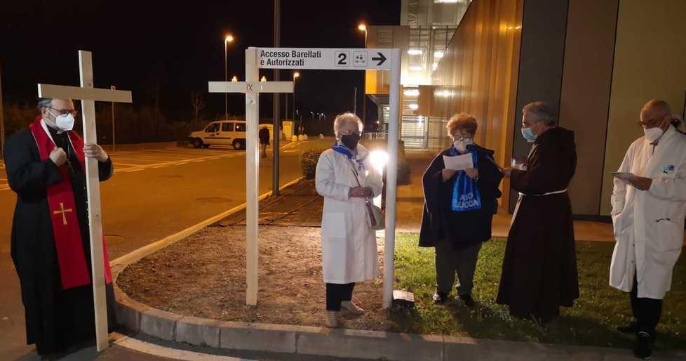 La Via Crucis arriva al S.Luca