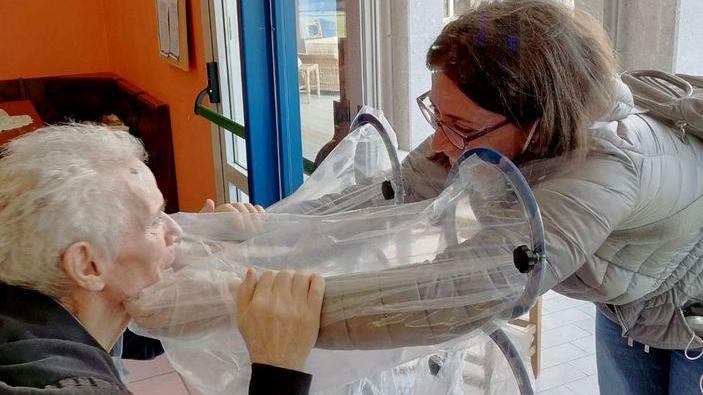 La “Stanza degli abbracci” arriva alla Rsa Villa Alfieri