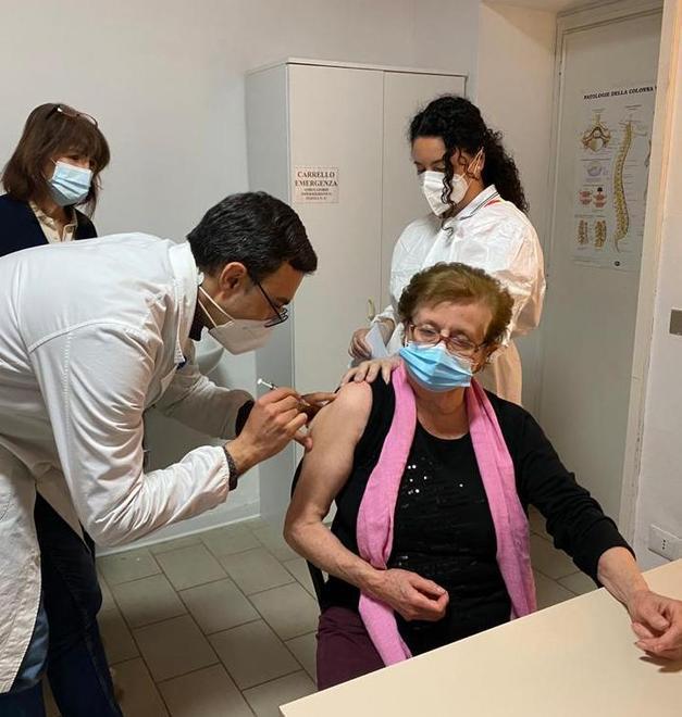 Vaccini agli over 80, si viaggia a rilento Ma l’Elba guida la classifica in Toscana 