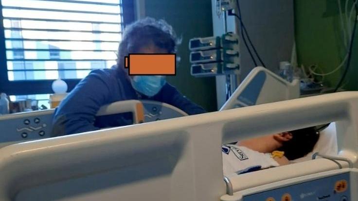Addormentato per poterlo curare Un team segue giovane autistico