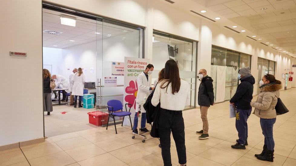 Da oggi 1.080 vaccinazioni con orario continuato
