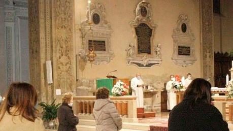 Messe online e la Bibbia sui cellulari La Pasqua super social delle parrocchie