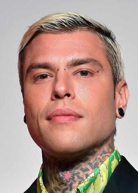 Fedez si schiera