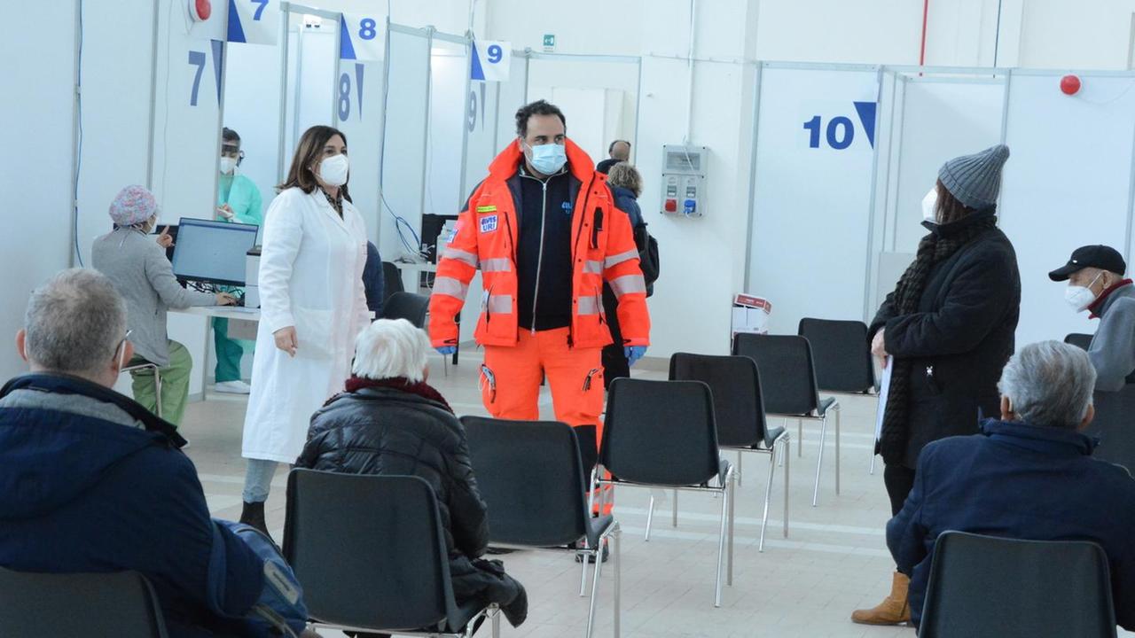 Vaccini, pochi over 80 bene con sanitari e Rsa