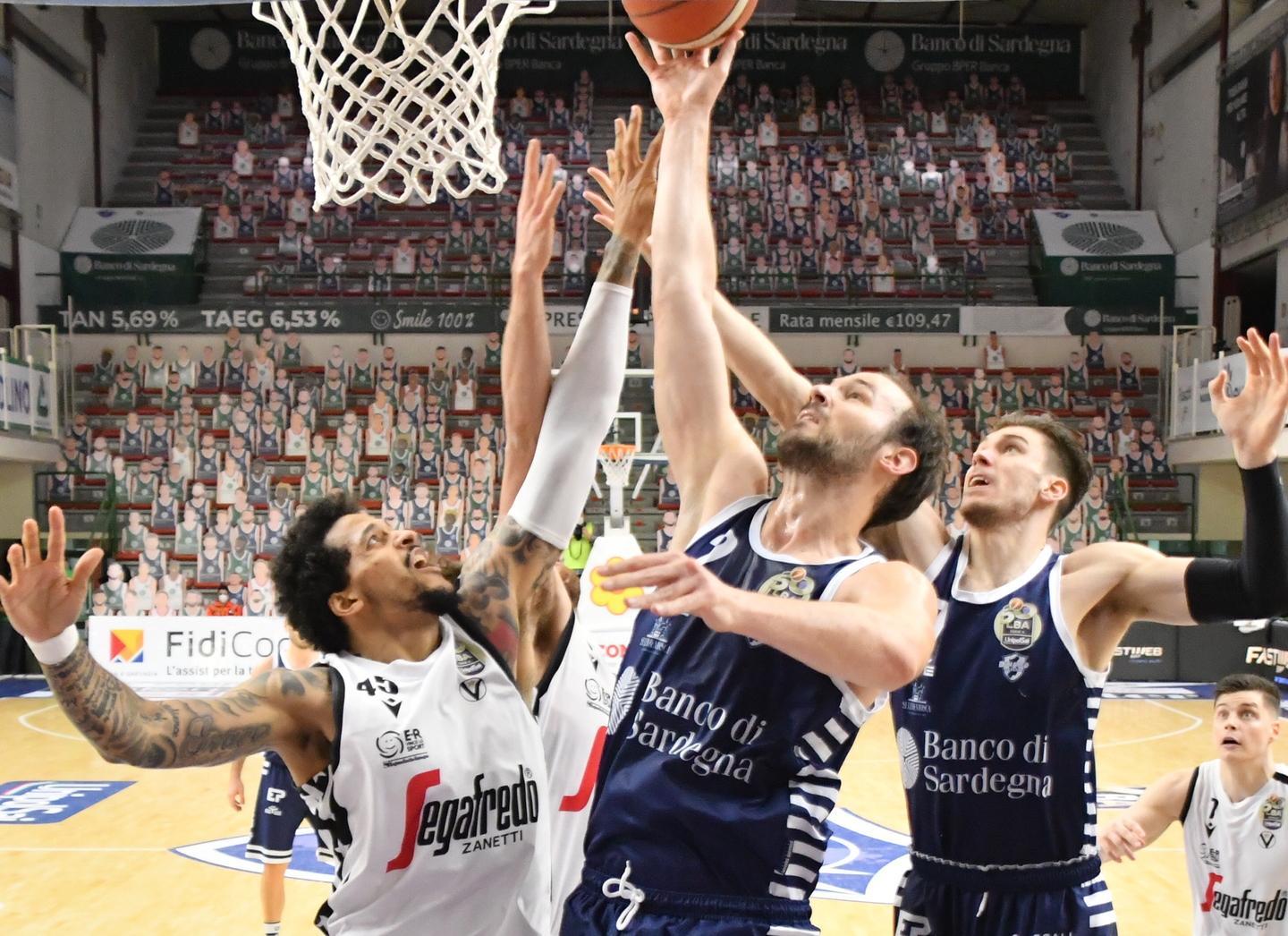 La Dinamo stringe i denti ma la Virtus la spazza via 