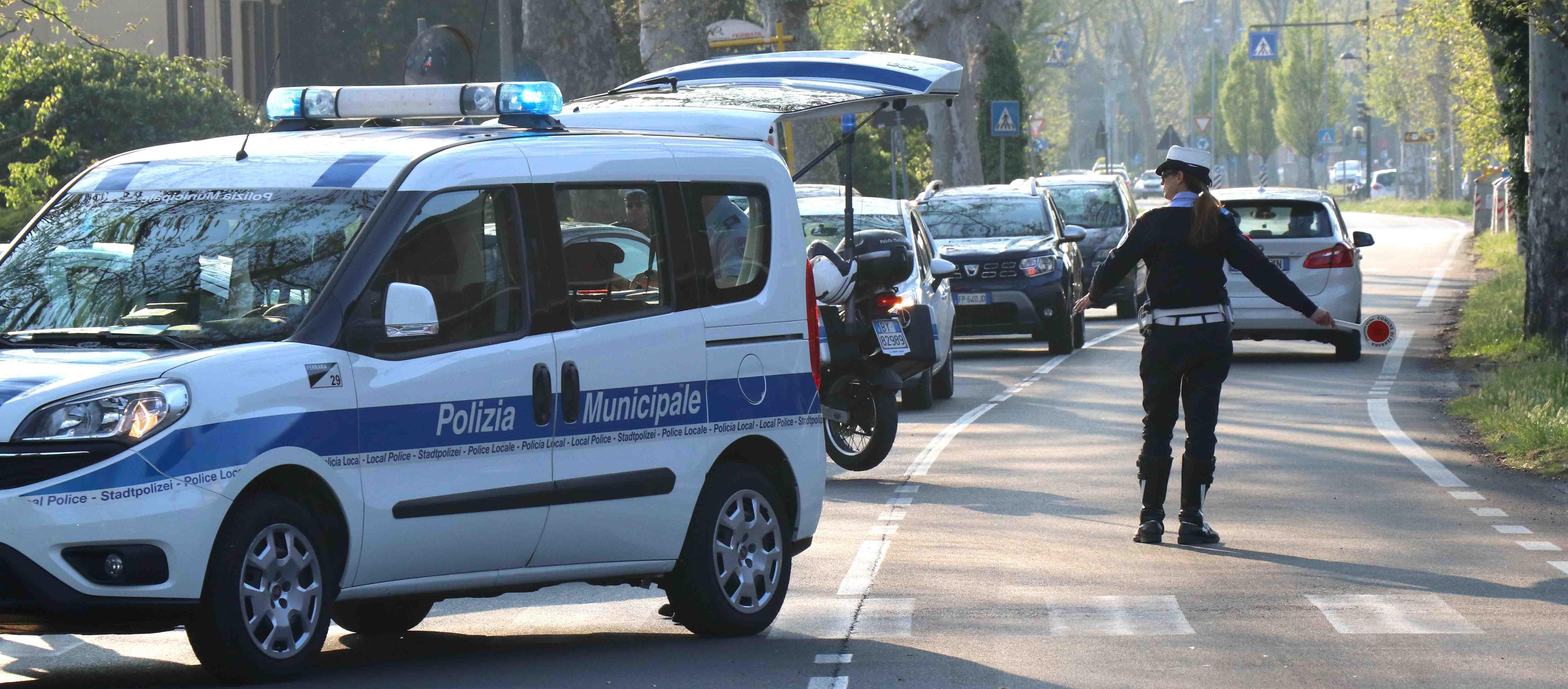Comacchio, indennità da restituire: dodici vigili urbani fanno causa al Comune 