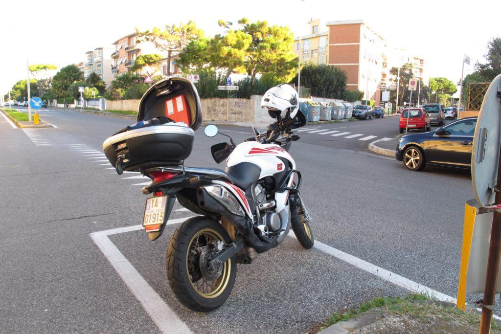 Morì otto mesi dopo lo scontro in via dei Pensieri, assolta la ragazza che guidava lo scooter 