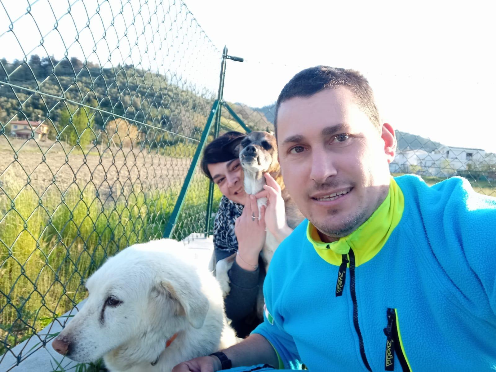  Cika, dopo 10 anni la sua prima famiglia adottiva