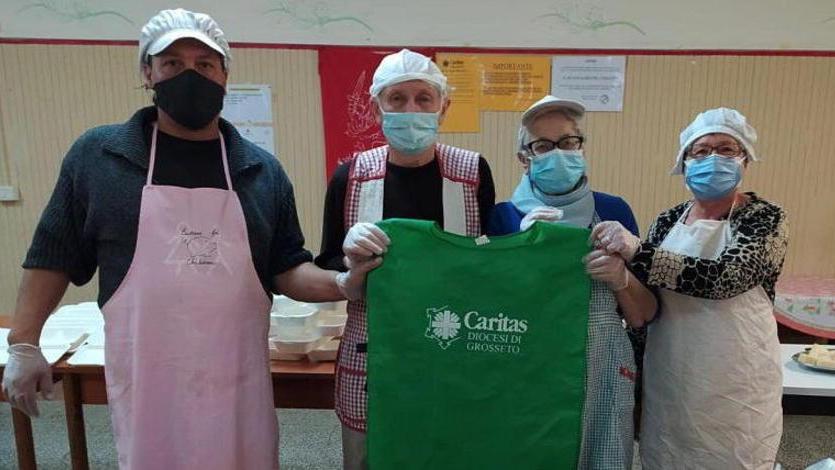 Settanta pasti distribuiti dalla Caritas